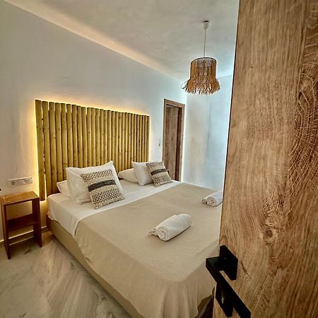 Athina Rooms - Lounge Apartments Parikia  Exterior photo