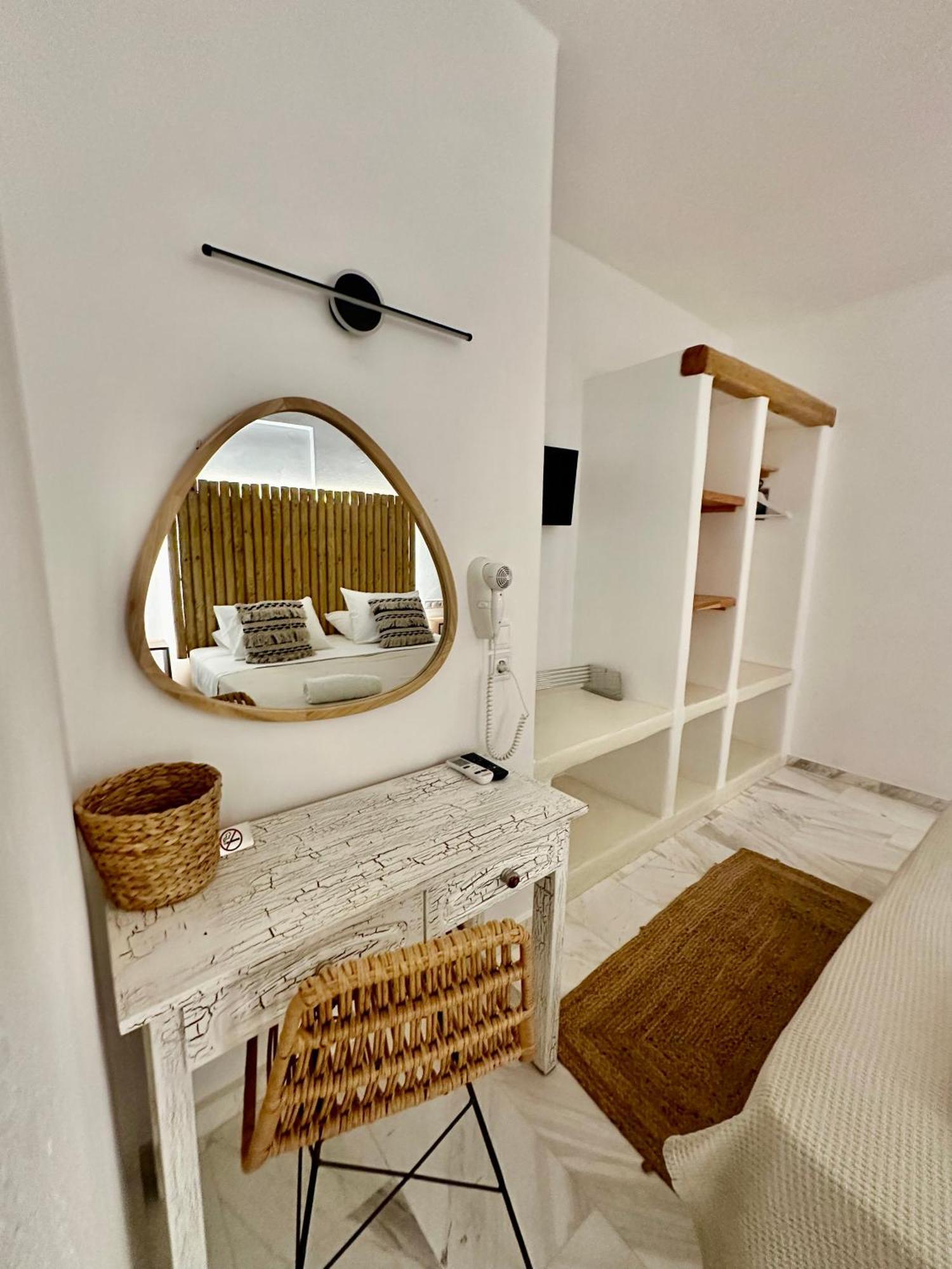 Athina Rooms - Lounge Apartments Parikia  Exterior photo
