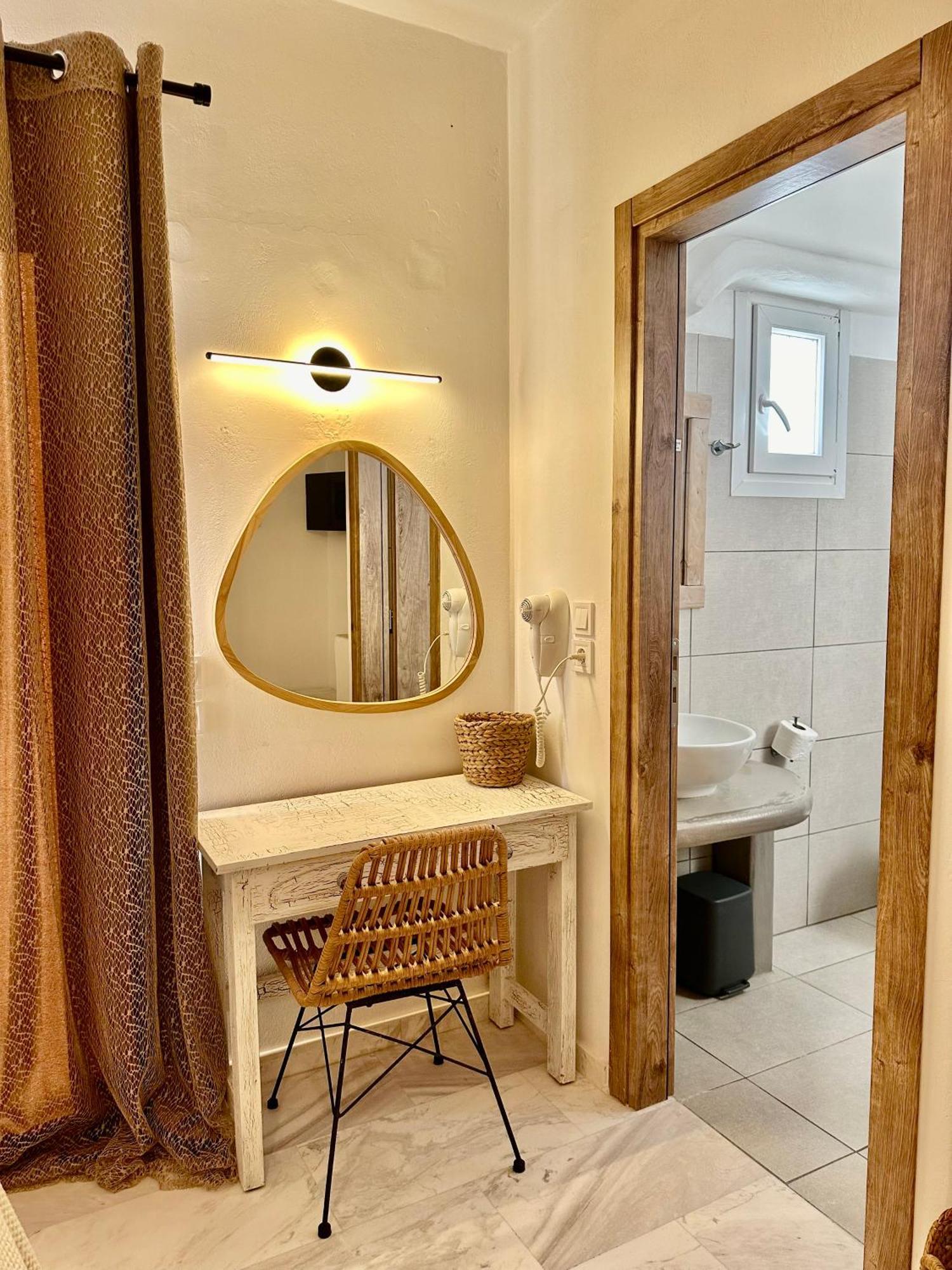 Athina Rooms - Lounge Apartments Parikia  Exterior photo