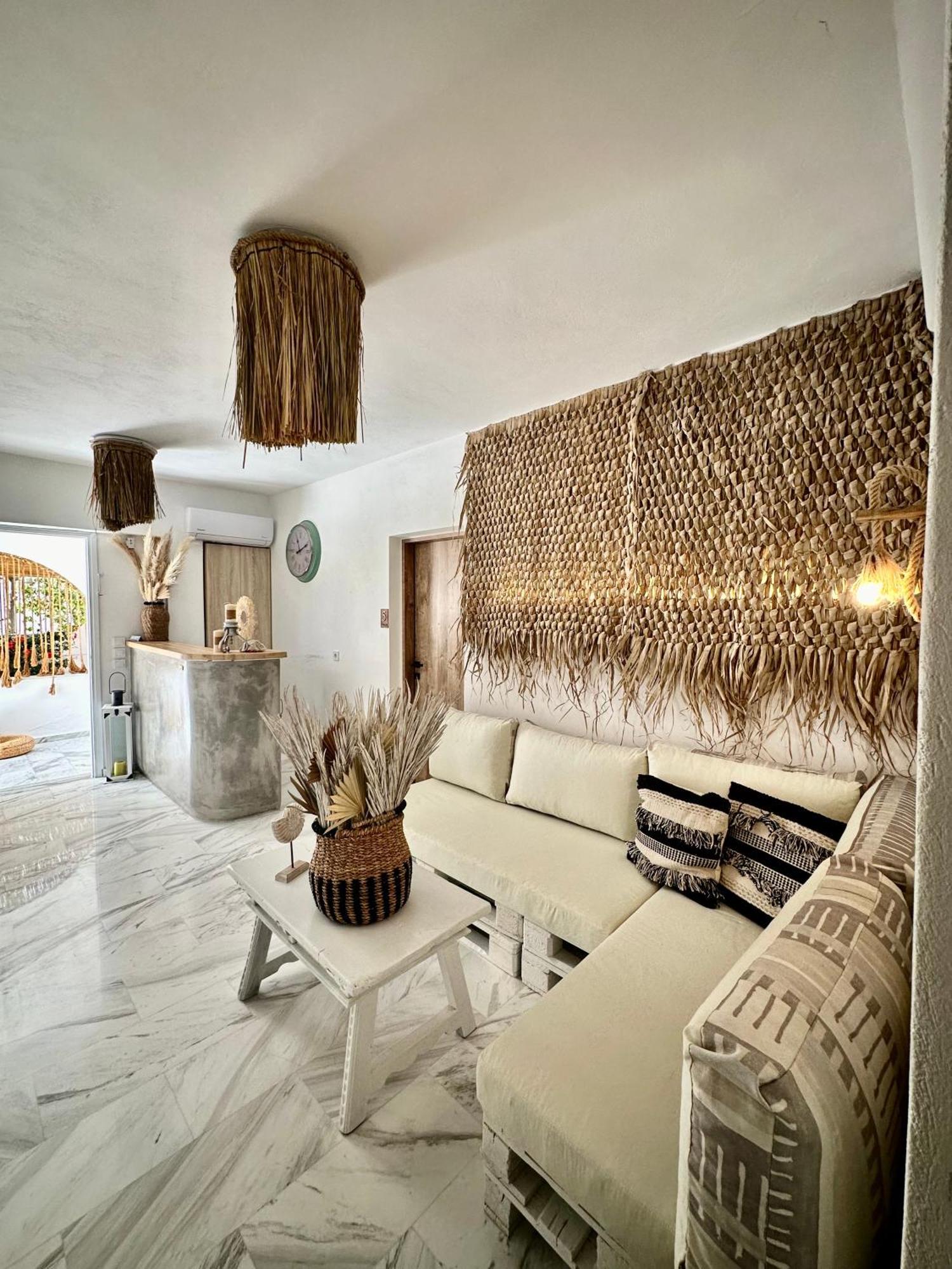 Athina Rooms - Lounge Apartments Parikia  Exterior photo